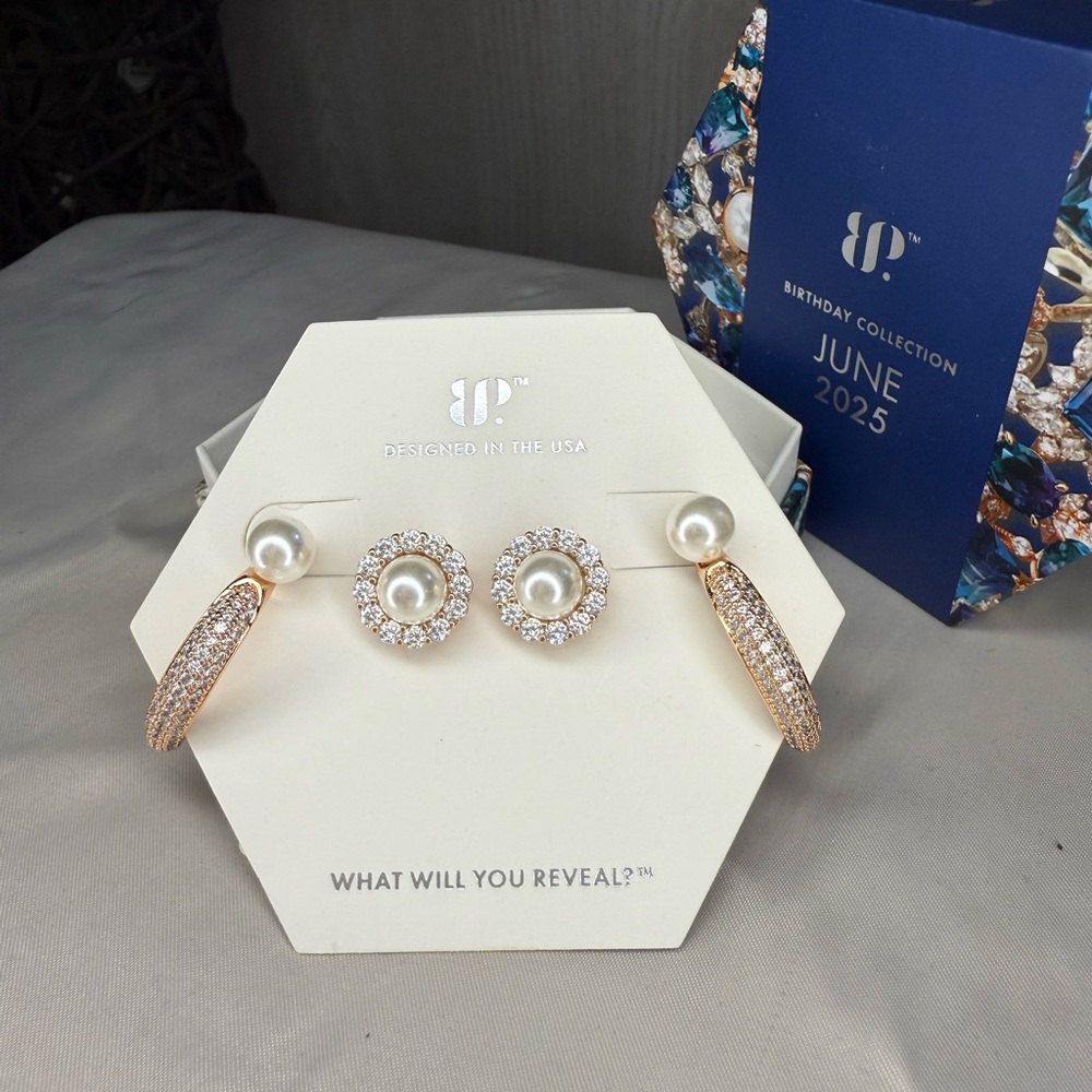🚫SOLD🚫 Bomb Party June 2025 Pearl and Rose Gold Earring Set with Ja - Picture 2 of 4